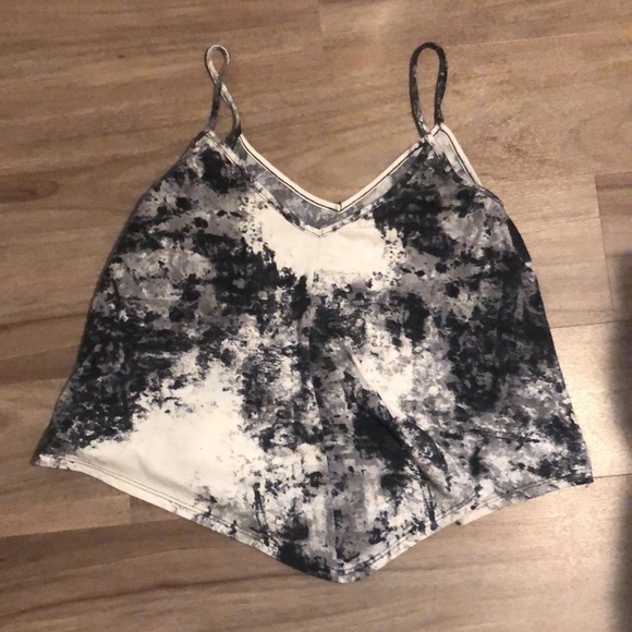 Cute Black and White Tank Top - Picture 4 of 4